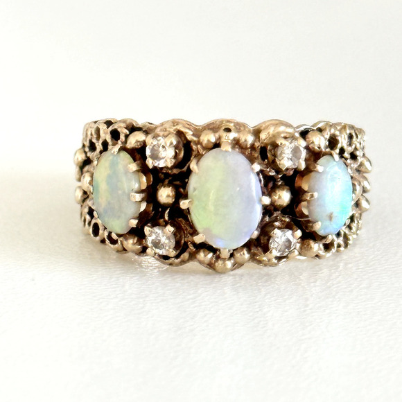 Estate Jewelry - Vintage 14K Yellow Gold Three Stone Opal & Diamonds Filigree Band Ring Size 7.25